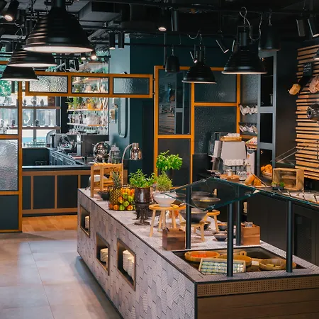 Готель Vienna House Easy By Wyndham 4*